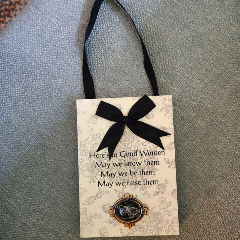 Lovely Wall Plaque To Celebrate the Women In Our Lives